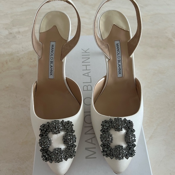 Manolo Blahnik Hangisli White Slingback Pump Wedding 70mm Size 39.5 - NEW IN BOX - Picture 2 of 12